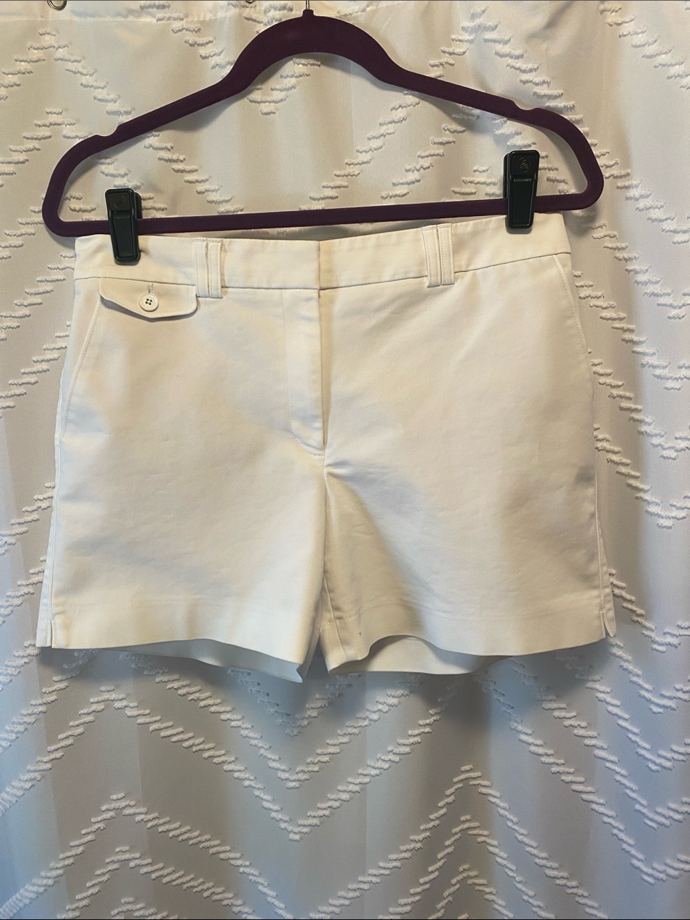 White House Black Market Size 8 Cotton Blend White 5” Short